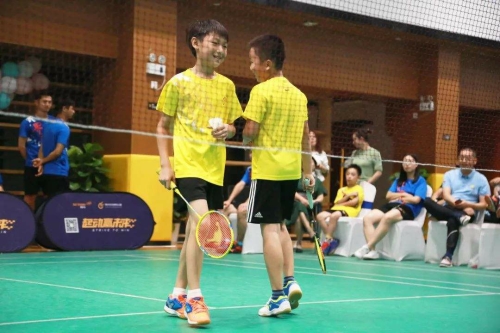 孩子從小打羽毛球有什么好處呢？