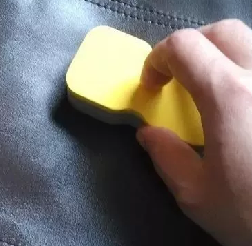 人造皮革上有異味，怎么去除異味？